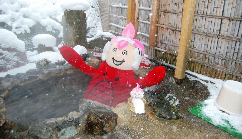 温泉に浸かる「まんべくん」